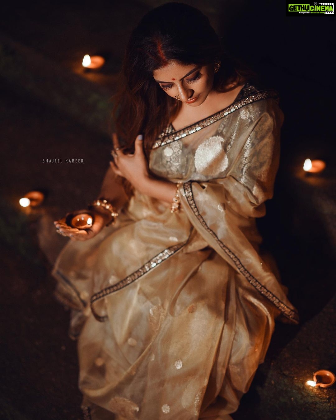 Athmiya Instagram - πͺ Photography @shajeel_kabeer π¨ - @vivekrb_ Costume @zayi_design_vague Styling @zohibzayi Make up @glam__station_ Jewelry @nakashibridal Location @nadiyoram Thanks to @ameerkbasheer @nichukka123