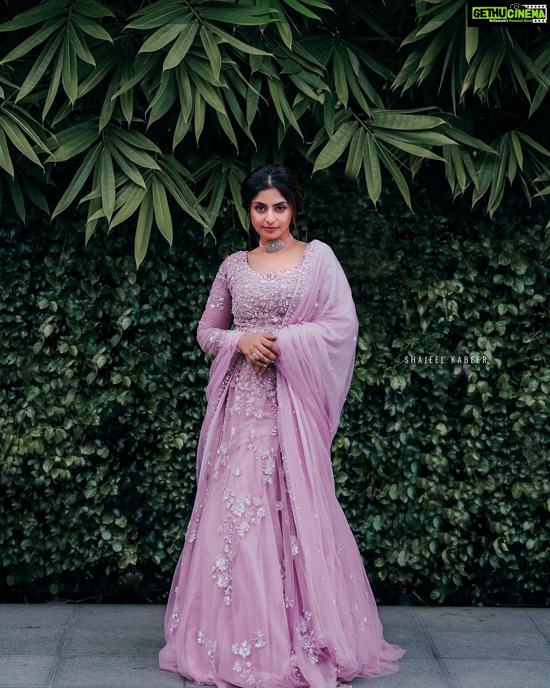 Athmiya Instagram - 💜 📸 @shajeel_kabeer 🎨 @vivekrb_ Costume n styling @zohibzayi Hair n makeup @glam__station_ Location @nadhiyoram Nadhiyoram River Retreat