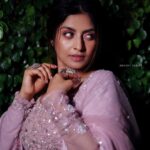 Athmiya Instagram - 💜 📸 @shajeel_kabeer 🎨 @vivekrb_ Costume n styling @zohibzayi Hair n makeup @glam__station_ Location @nadhiyoram Nadhiyoram River Retreat