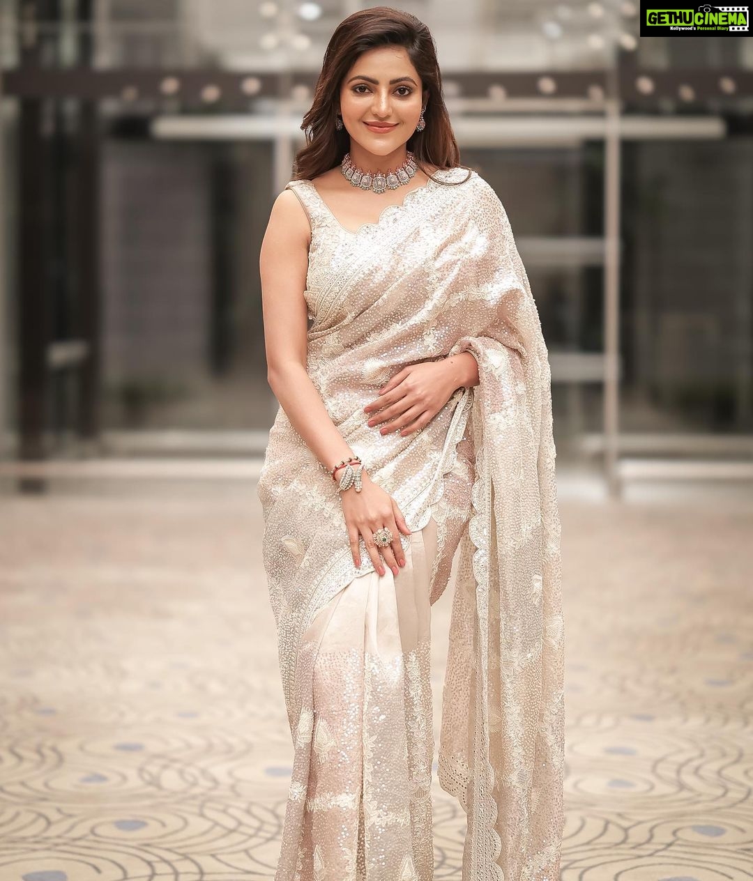 Athulya Ravi Instagram - Unleashing the inner sparkle ✨ #sparkle #innersparkle #lifegoals #everydayisagift ! Jwelry @kalyanjewellers_official Saree @shavetaandanuj M&H @mua_vijisharath Styling @manogna_gollapudi Assistant @sunandini_vijjagiri