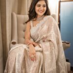 Athulya Ravi Instagram – Unleashing the inner sparkle ✨ #sparkle #innersparkle #lifegoals #everydayisagift ! 
Jwelry @kalyanjewellers_official 
Saree @shavetaandanuj 
M&H @mua_vijisharath 
Styling @manogna_gollapudi 
Assistant @sunandini_vijjagiri