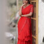 Athulya Ravi Instagram – Happy diwali to all my sweethearts 🪔❤️ என்றென்றும் உங்கள் இல்லங்களிலும் உள்ளங்களிலும் மகிழ்ச்சி பொங்க இனிய தீபாவளி நல்வாழ்த்துக்கள் 🪔 #happydiwali #diwali #prosperity #happiness #goodhealth #positivity #godbless #diwalivibes✨ 
👗 @issadesignerstudio 
@manogna_gollapudi 
📸 @camerasenthil 
@arupre_makeup_artist