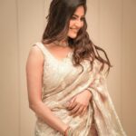 Athulya Ravi Instagram – Unleashing the inner sparkle ✨ #sparkle #innersparkle #lifegoals #everydayisagift ! 
Jwelry @kalyanjewellers_official 
Saree @shavetaandanuj 
M&H @mua_vijisharath 
Styling @manogna_gollapudi 
Assistant @sunandini_vijjagiri
