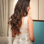 Athulya Ravi Instagram – Unleashing the inner sparkle ✨ #sparkle #innersparkle #lifegoals #everydayisagift ! 
Jwelry @kalyanjewellers_official 
Saree @shavetaandanuj 
M&H @mua_vijisharath 
Styling @manogna_gollapudi 
Assistant @sunandini_vijjagiri