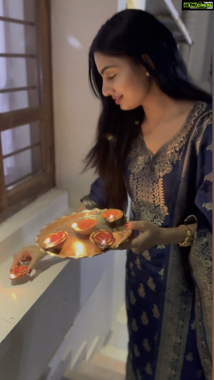 Avani Modi Instagram - Happy Diwali 🪔 Let’s burn all our worries and sorrows in the flame of Diyas and welcome the new year filled with love luck and prosperity 🎉💥🪔☺️❤️