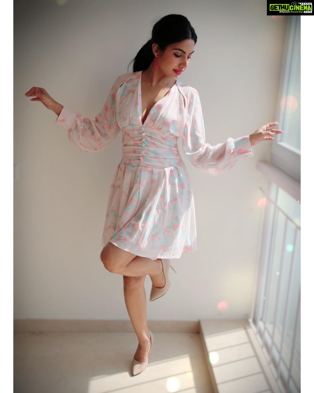 Avani Modi Instagram - Think Pink…..with a pinch of sunshine…! @avanimodiofficial Photo: @abstractguy12 @visuallyesthetic MUAH: @makeoverbypanisha Styled by: @stzy.in #winter #photooftheday #photography #actor #model #life #love #beauty #instagood #instadaily #style