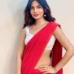Avani Modi Instagram - Life is short……let my PALLU be loooong…!! #avanimodi #saree #photoshoot #life #love #peace #newlook