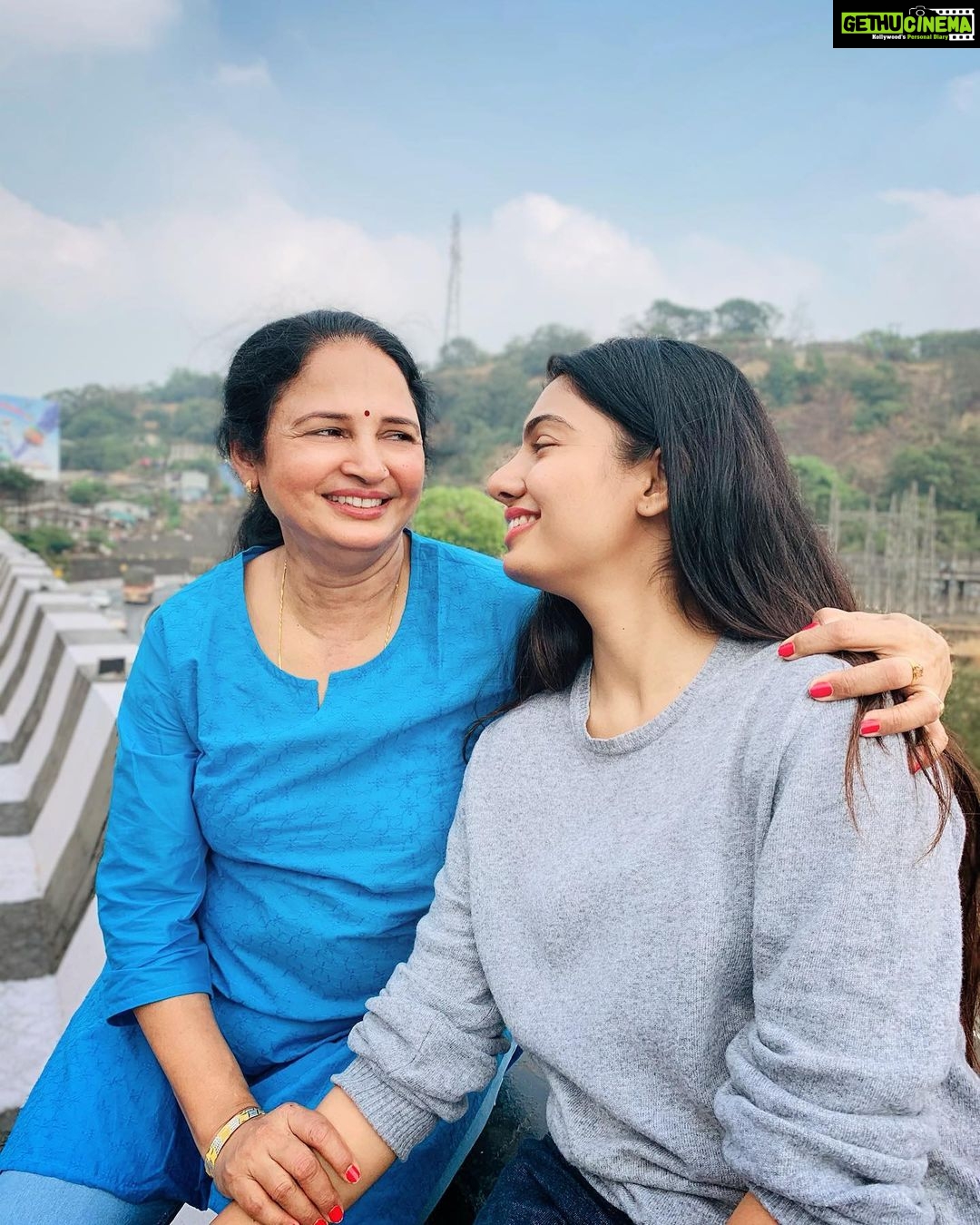 Avani Modi Instagram - This smile brightens up my day….everyday. Love you Maa ❤️ #happymothersday @alkamodicom