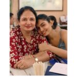 Avani Modi Instagram - This smile brightens up my day….everyday. Love you Maa ❤️ #happymothersday @alkamodicom