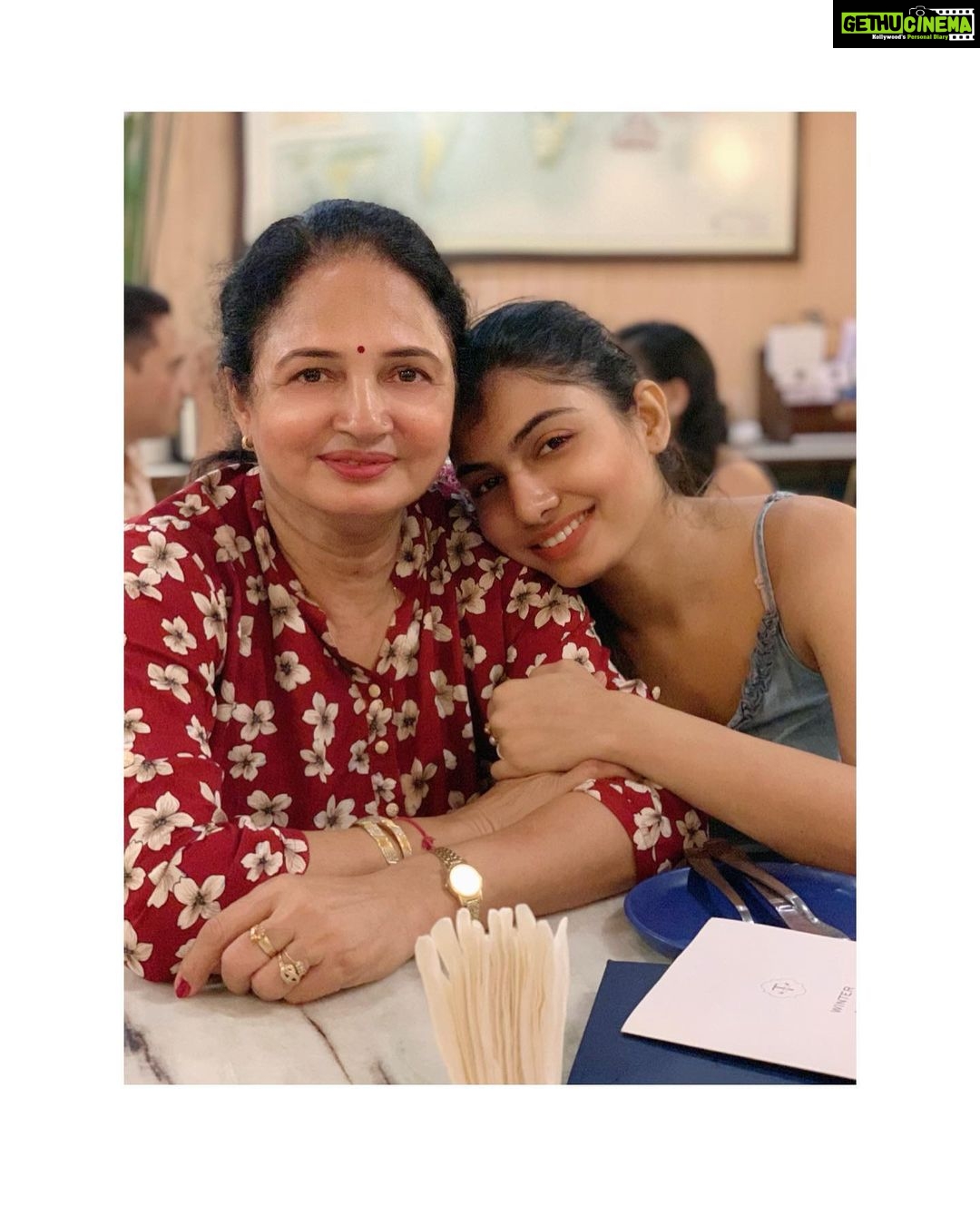 Avani Modi Instagram - This smile brightens up my day….everyday. Love you Maa ❤️ #happymothersday @alkamodicom