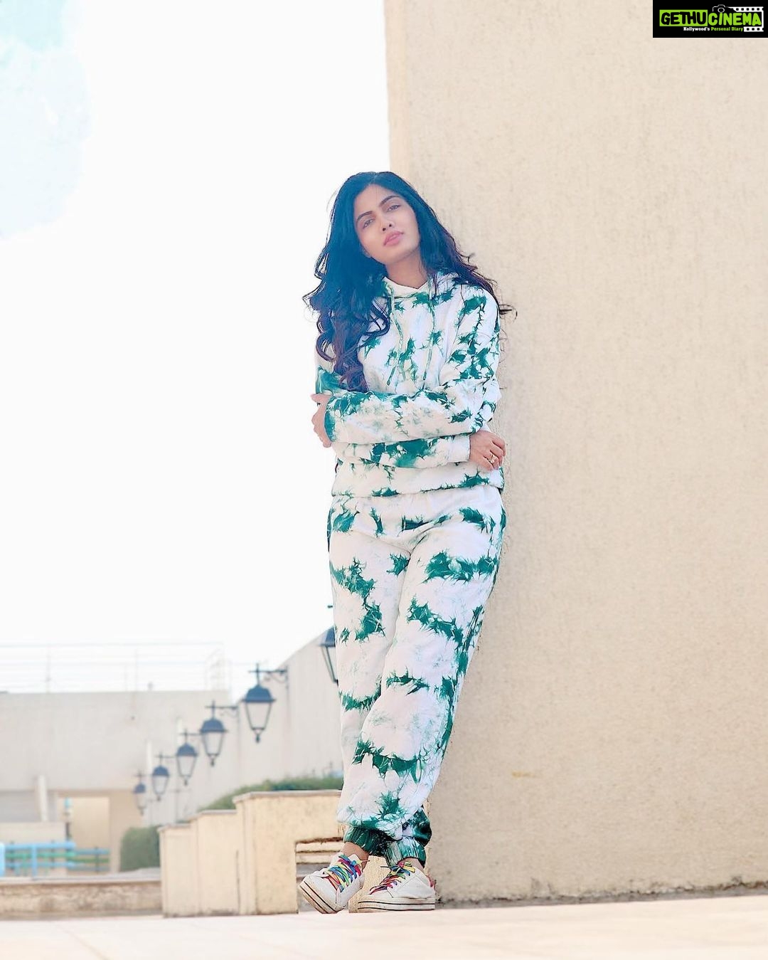Avani Modi Instagram - Sunday mood: Kinda wanna go for run….kinda wanna stay in bed. Captured by: @mayank99683 MU&HAIR: @glam_bydisha Dress: @howwhenwearclothing #avanimodiofficial #photoshoot #look #love #life #live #instagram #instagood #style #fashion #beauty #actorslife #happiness #sunday Mumbai - मुंबई