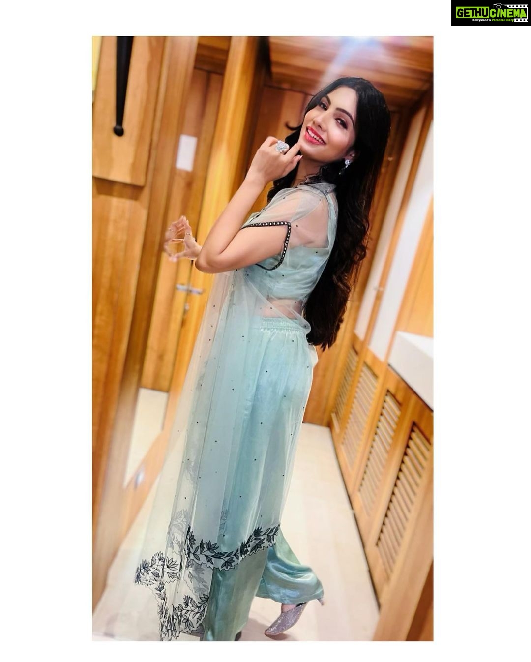 Avani Modi Instagram - All about last night at @credairba.womenswing & @iiid_saurashtra_chapter property expo showcase 2023. It was pleasure meeting all the talented people of #Rajkot. MUA & Hair: @laposh_nails_and_salon Outfit: @jigishakoradiya Jewellry: @26carat_jewellery Shoes: @suman_shoe #laposhnailsalon # jigishakoradiya #26cart_jewellery #ourrajkot #fashionrajkot #rajkot #mirrornewspaper #rajkotnews #rajkot_instagram #rajkotcity