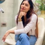 Avani Modi Instagram - When u r twinning with the interior of your room 🥰 Clicks: @jayphotographer5663 Venue : @azuresalonandnails Credit : @sainiproduction #winter #love #life #live #hope #mood #instagood