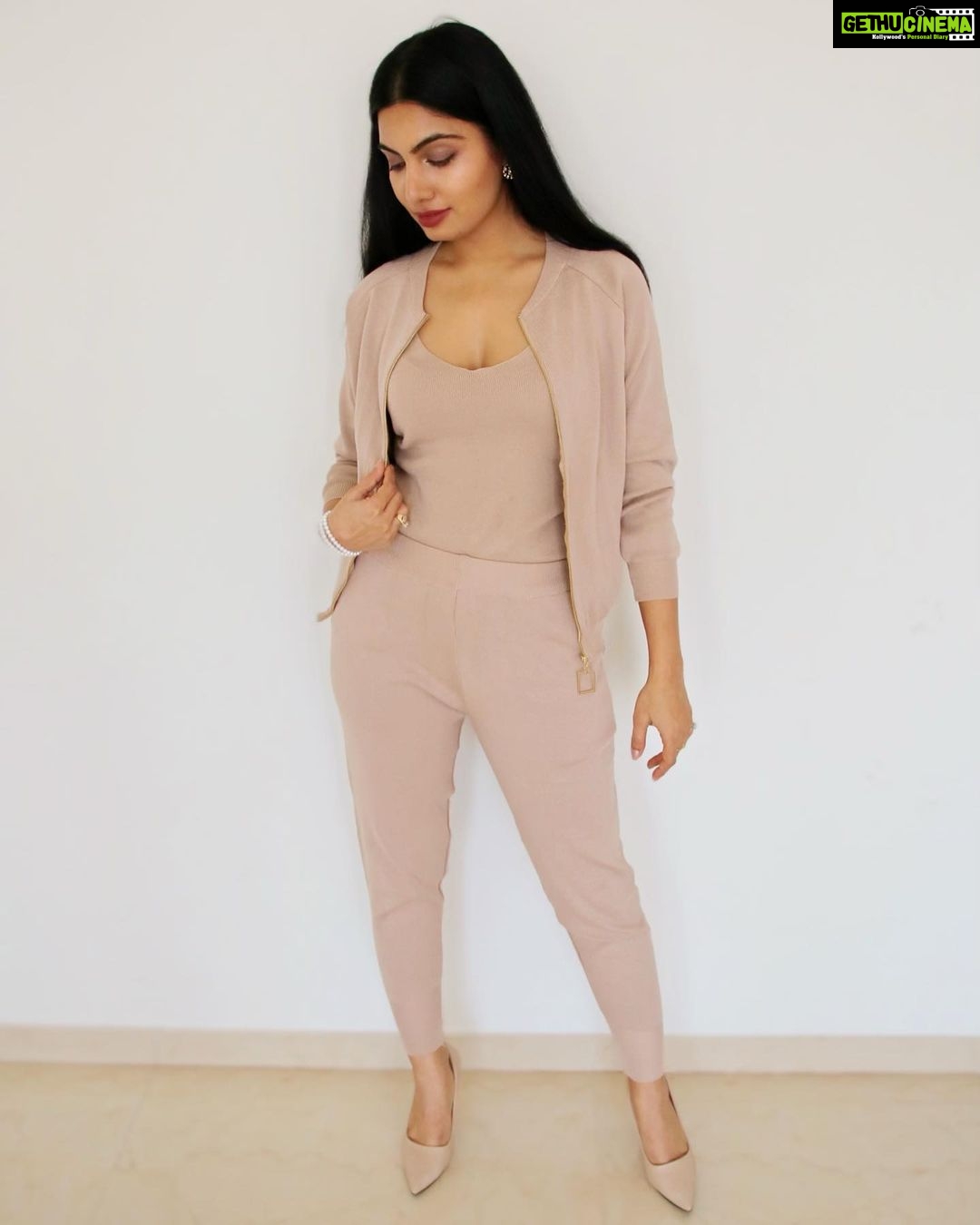 Avani Modi Instagram - I’ll plan my mood in shades of nude…! @avanimodiofficial Photo: @abstractguy12 @visuallyesthetic MUAH: @makeoverbypanisha Styled by: @stzy.in #winter #photooftheday #photography #actor #model #life #love #beauty #instagood #instadaily #style