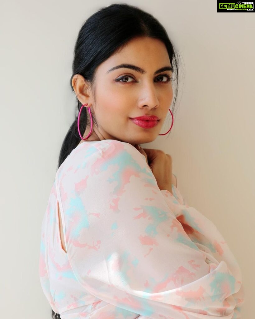 Avani Modi Instagram - Think Pink…..with a pinch of sunshine…! @avanimodiofficial Photo: @abstractguy12 @visuallyesthetic MUAH: @makeoverbypanisha Styled by: @stzy.in #winter #photooftheday #photography #actor #model #life #love #beauty #instagood #instadaily #style