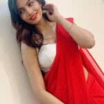 Avani Modi Instagram - Life is short……let my PALLU be loooong…!! #avanimodi #saree #photoshoot #life #love #peace #newlook