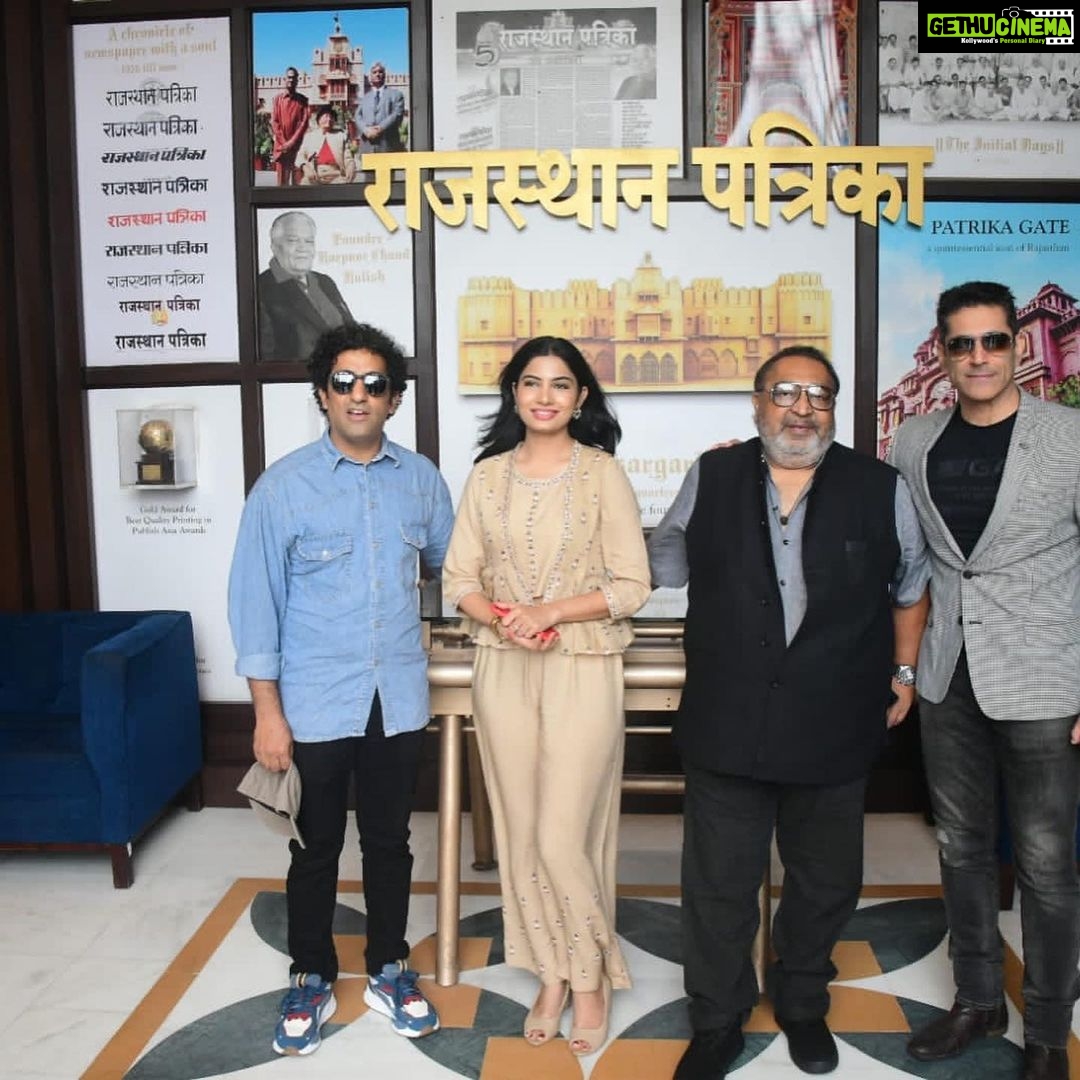 Avani Modi Instagram - It was wonderful interacting with @rajasthan_patrika today at Jaipur. Thank you so much for all the support and encouragement. @eddy_p_singh @vikramkochhar @pitobash @tarunkhanna23.tk @kavita_ghai @arpitmgarg @arshadsiddiqui_official @eshanmodi @vish_monpara @paresh6723 @subhchint #Modijikibeti @mjkbfilm