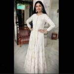 Avani Modi Instagram - It is in your hands to create a better world for all who live in it. Thank you so much @internationalhumanrights_07 for this honour. It gives me further courage to do more for others in need. Styled by: @label_vijayrana @vijayrana_fashion