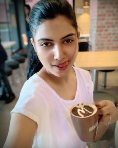 Avani Modi Instagram - Have coffee first…..! Be epic next…! 

#goodmorning #morningcoffee #happy #life #vibes #lifestyle