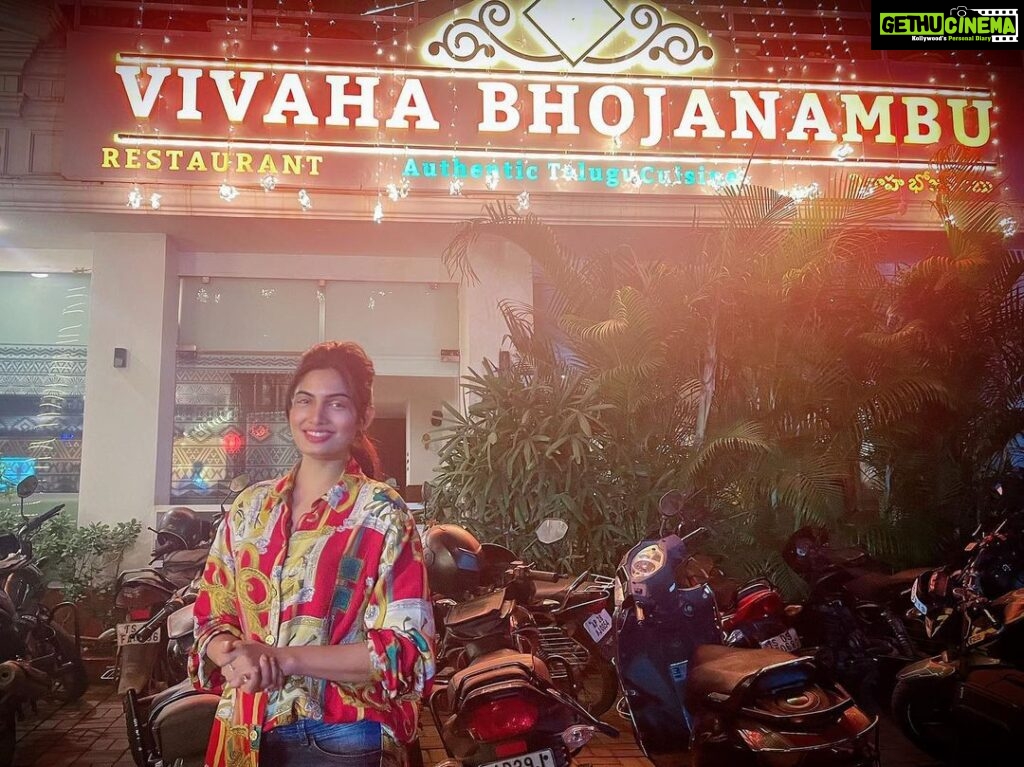 Avani Modi Instagram - All about last night…! @vivahabhojanambu to explore the authentic andhra food. @ammuchandra3339 thank you for this. Styled by @milankamaliya