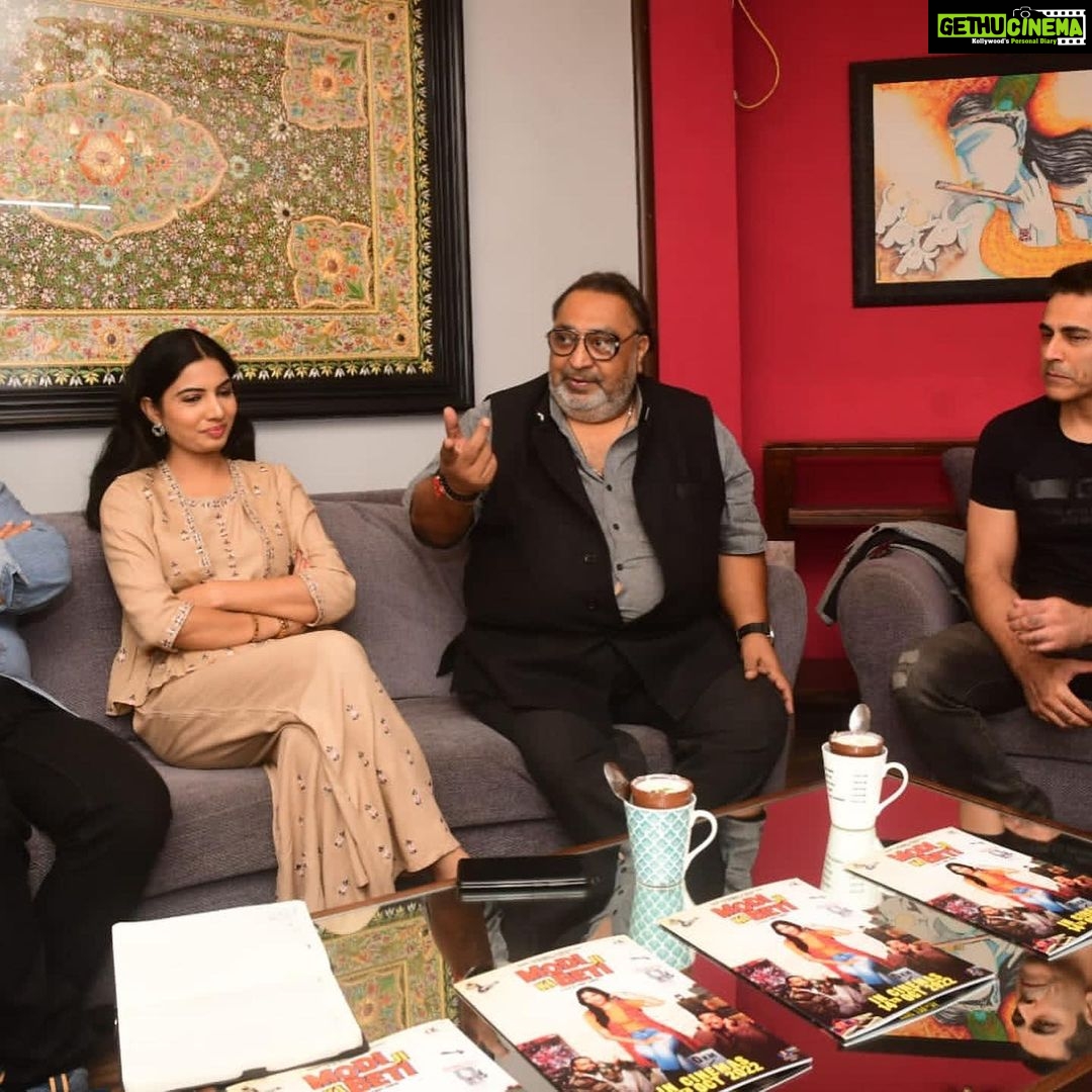Avani Modi Instagram - It was wonderful interacting with @rajasthan_patrika today at Jaipur. Thank you so much for all the support and encouragement. @eddy_p_singh @vikramkochhar @pitobash @tarunkhanna23.tk @kavita_ghai @arpitmgarg @arshadsiddiqui_official @eshanmodi @vish_monpara @paresh6723 @subhchint #Modijikibeti @mjkbfilm