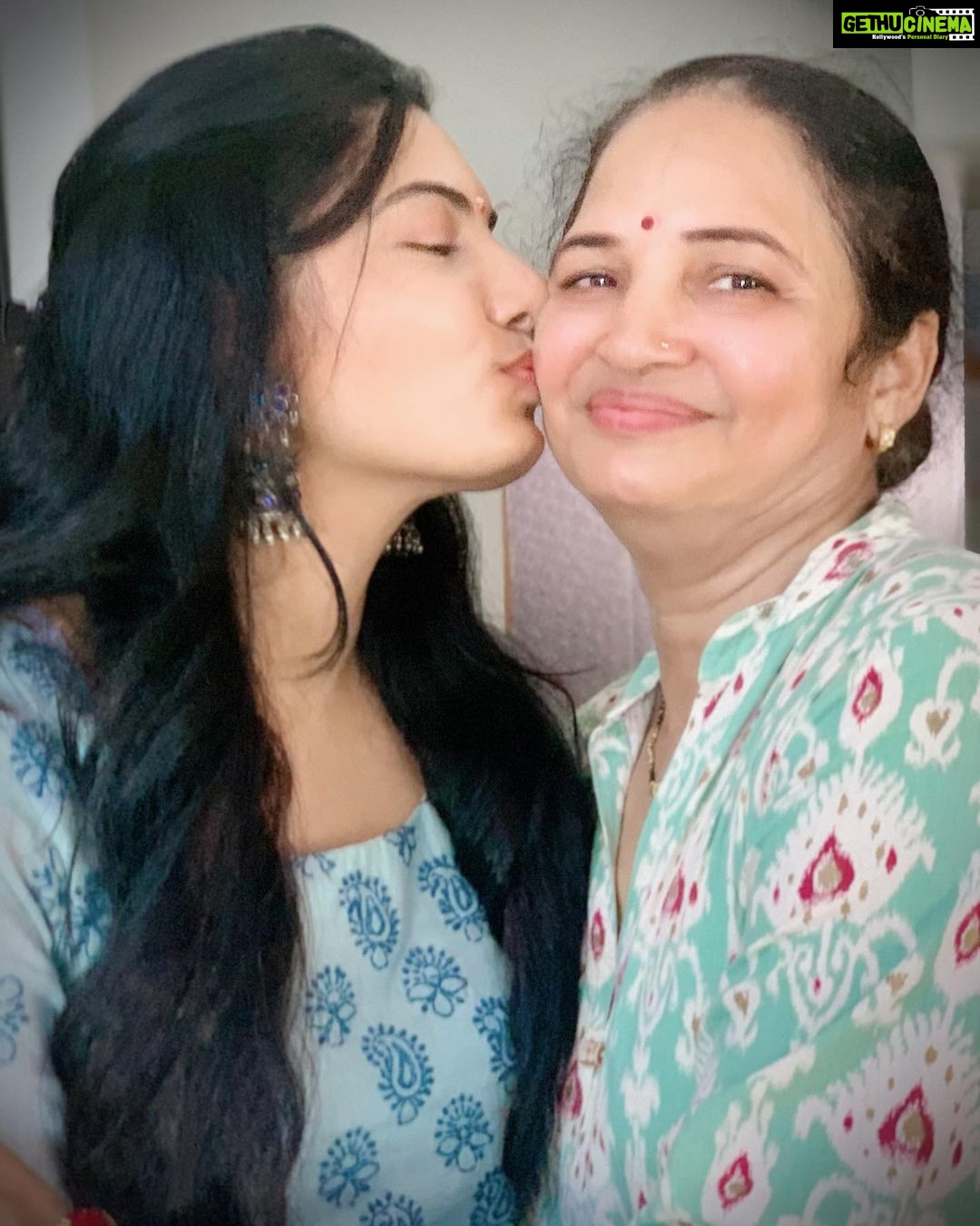 Avani Modi Instagram - आज उसका दिन है…., जिसकी वजह से मेरा हर दिन है। Happy birthday Maa…..! Loads of love and hugs to you. @alkamodicom #happybirthday #mother #momlove #julybirthdays #loveyoumom #love #happiness #joy #life