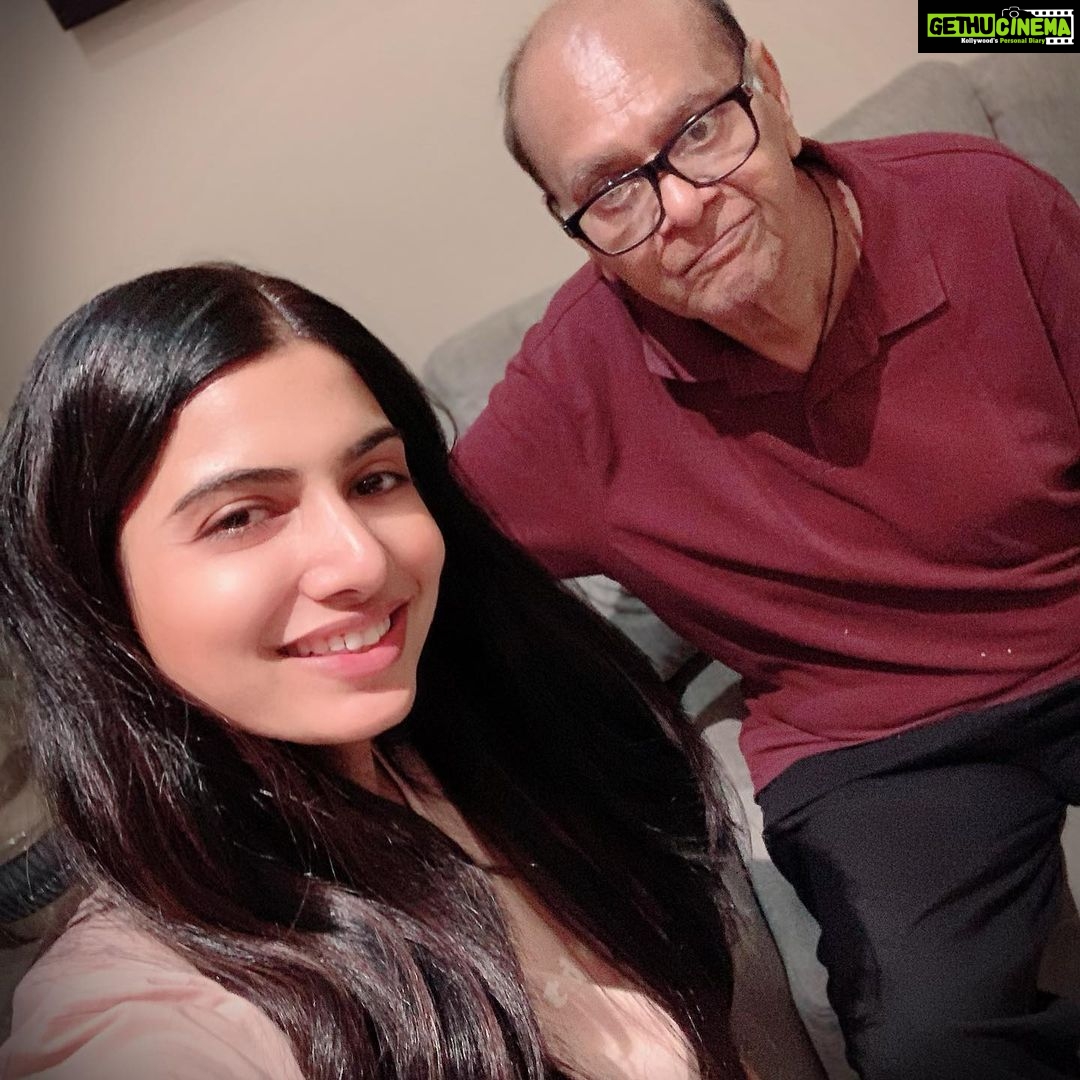 Avani Modi Instagram - Met my teacher, my friend and most importantly my all time cheerleader @kdshah10 sir 🥰 today. Feels so great to meet you and spend good time with you after so long. Remembered good old collage days. #feelsnostalgic #happylife