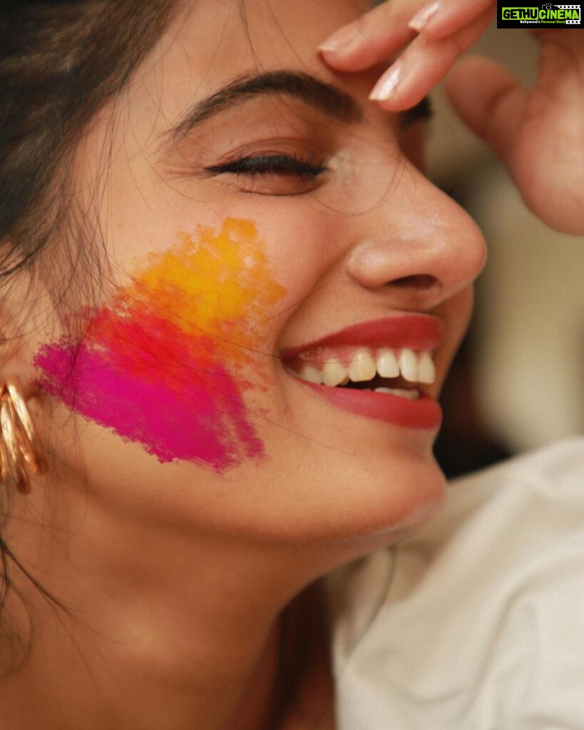 Avani Modi Instagram - May this HOLI colour up your life with everlasting joy & happiness #happyholi #holimubarak #colour #love #happiness #beauty #festival