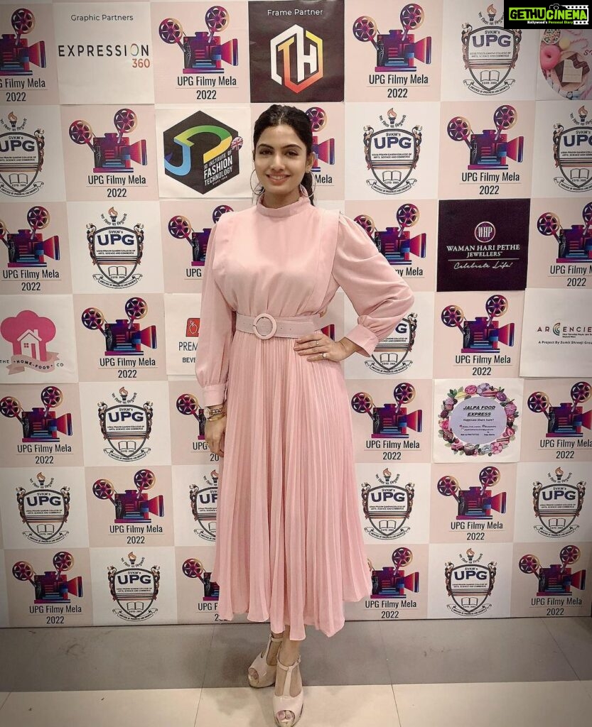 Avani Modi Instagram - I am a woman..! What’s your super power?? Thank you @upg_filmymela for making me part of such wonderful panels of strong & inspiring women. Happy woman’s day to all. @avanimodiofficial @avanimodifanpage Styled by: @stzy.in @upgculturalcommittee #happywomensday #womenempowerment #womensupportingwomen #girlpower #girl #igers #instagram #instadaily