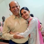 Avani Modi Instagram - Happy birthday Pappa. નામ ની પાછળ અને નજર ની સામે પિતા નું હોવું એ જ જીવન નું સૌભાગ્ય. માં નો ખોળો અને બાપ નો ખભો નસીબદાર ને જ મળે. Thank you પપ્પા પડછાયા ની જેમ દરેક આકરી તડકી છાંયી માં અમારી જોડે ઉભા રહેવા માટે. Thank you તમારી વાતો સલાહો ઠપકાઓ અને શિખામણો ના વારસા માટે. Thank you અમને ઉડવા માટે પાંખો આપવા માટે અને માળો બની ને ઠેકાણું આપવા માટે. તમે છો એ જ ઈશ્વર ની અમૂલ્ય ભેંટ અને આવા ને આવા જ કાયમ રહો એ અમારી ઈશ્વર ને પ્રાર્થના. जीवेम शरद: शतम॥ @vinodmodicom