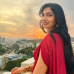 Avani Modi Instagram - An evening beauty. @ftpcindia awards ready @chaitanyajanga Styling @beingstyl Assistant styling @gummadimeghana Outfit @tirabynareshraj Photographer @lakshman_murthy99