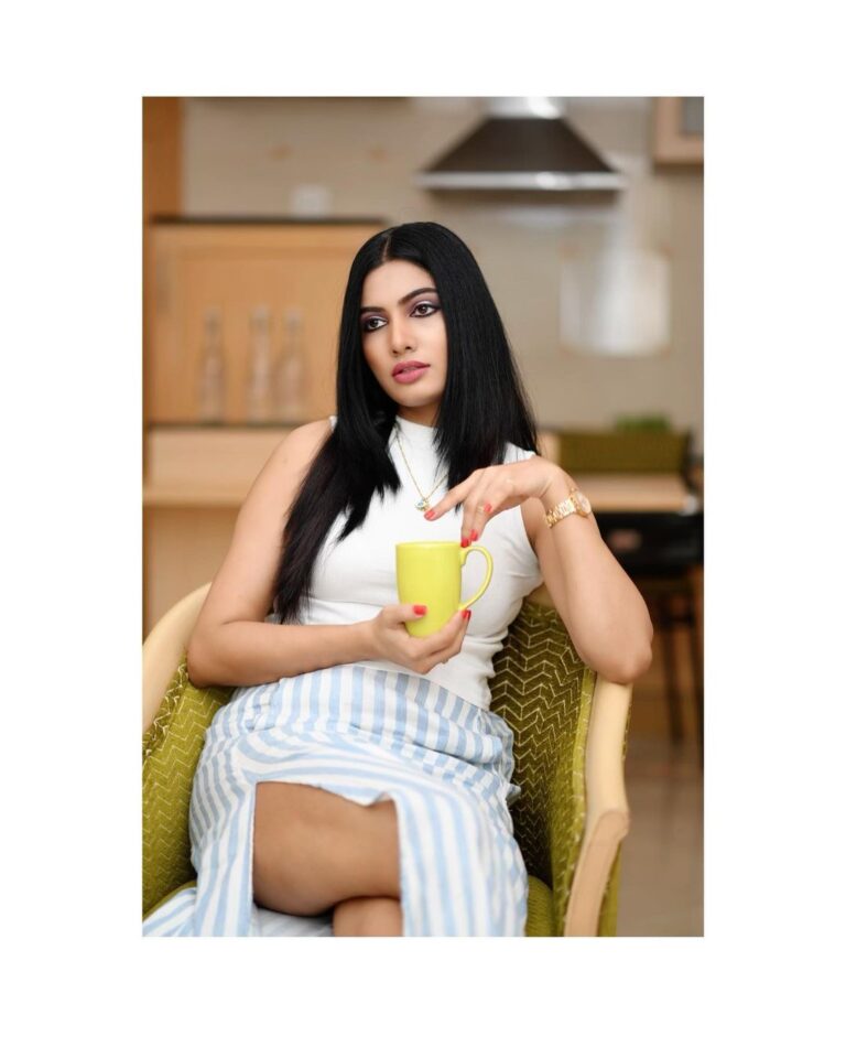 Avani Modi Instagram - Waiting to see if my coffee chooses to use it’s powers for good or evil today. @avanimodiofficial MUA & Hair: @awantika_aarti_ratan Photographer: @shubham_yadav_56 Agency: @nadeem.raghu #avanimodi #avanimodiofficial #photooftheday #picoftheday #actress #model #bollywood #modelshoot #instagood #instadaily #instagram #likeforlikes #follow #followｍe #followforfollow #follow4follow #girls #igers #love #life #mood #happy #style #fashion #white #coffee #morning #sassy