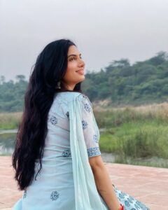 Avani Modi Instagram - Spread your wings, it’s time to fly 
Make the leap and own the sky 

@avanimodiofficial 
#photographer @harsh_117 
#sapteshwarmahadev 

#avanimodi #picture 
#photoshoot #pictureoftheday #photography #actress #model #girls #igers #ethnicwear #instagood #instadaily #beauty #style #fashion #nature #sky #bluesky #followforfollowback #follow4followback #followme #likeforlikes #like4likes