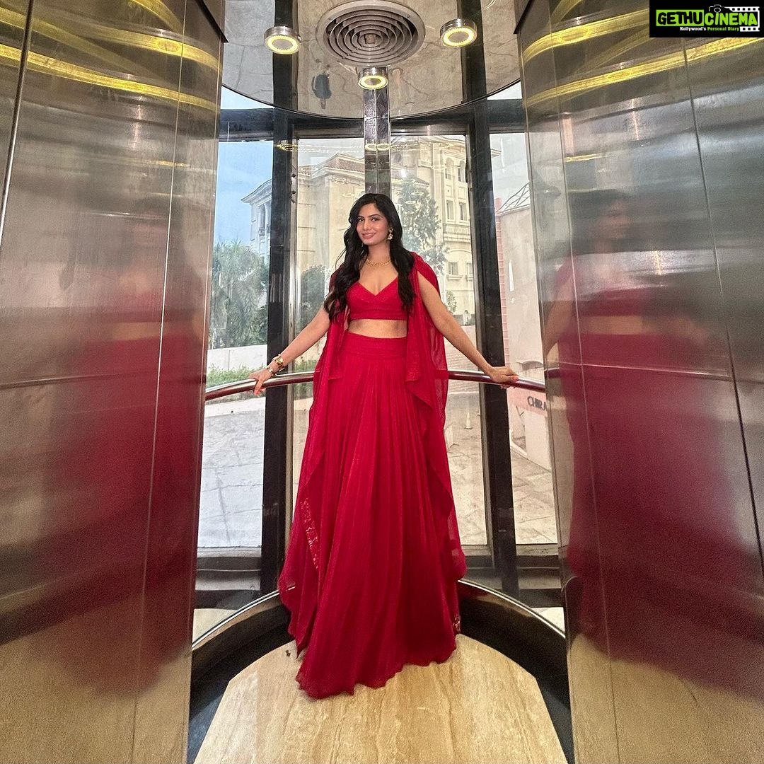 Avani Modi Instagram - All set to attend Film and Television Promotion council of India Hydrabad @ftpcindia awards. Thank you @chaitanyajanga sir. Styling : @beingstyl Assist styling: @gummadimeghana Outfit: @tirabynareshraj Photography: @lakshman_murthy99