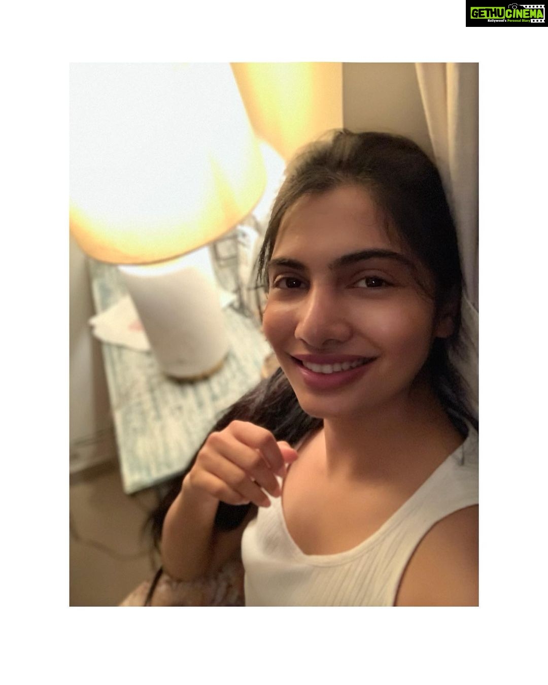 Avani Modi Instagram - Hey Siri, remove my makeup..! @avanimodiofficial #photography #photooftheday #pictureoftheday #nomakeup #nomakeupselfie #beauty #style #fashion #actor #model #girls #igers #love #peace #life #lifestyle #selfie #rain #avanimodiofficial