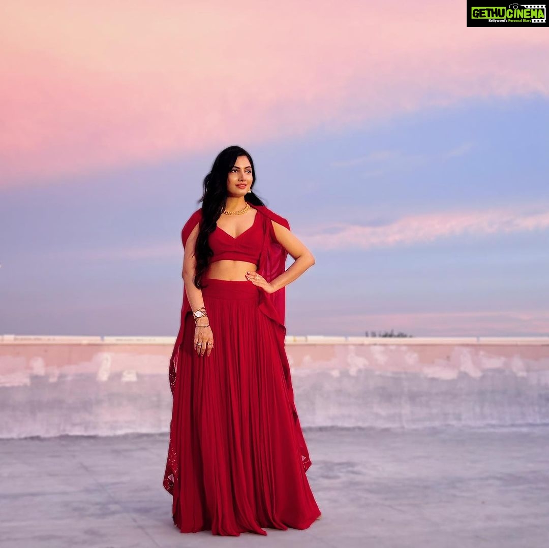Avani Modi Instagram - All set to attend Film and Television Promotion council of India Hydrabad @ftpcindia awards. Thank you @chaitanyajanga sir. Styling : @beingstyl Assist styling: @gummadimeghana Outfit: @tirabynareshraj Photography: @lakshman_murthy99