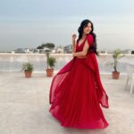 Avani Modi Instagram - All set to attend Film and Television Promotion council of India Hydrabad @ftpcindia awards. Thank you @chaitanyajanga sir. Styling : @beingstyl Assist styling: @gummadimeghana Outfit: @tirabynareshraj Photography: @lakshman_murthy99