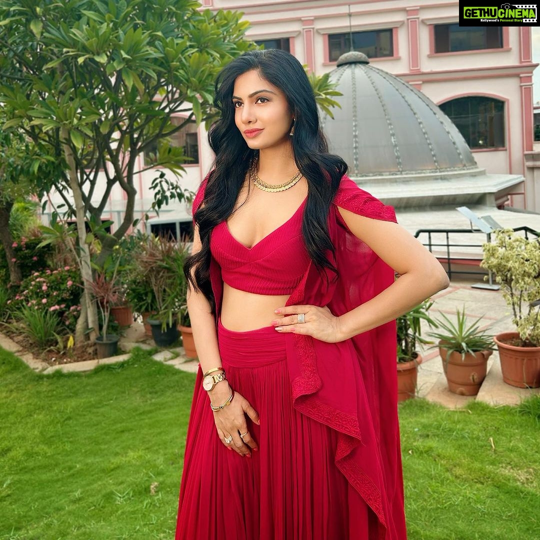 Avani Modi Instagram - All set to attend Film and Television Promotion council of India Hydrabad @ftpcindia awards. Thank you @chaitanyajanga sir. Styling : @beingstyl Assist styling: @gummadimeghana Outfit: @tirabynareshraj Photography: @lakshman_murthy99