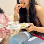 Avani Modi Instagram - Got to binge over this mouth watering delicacies of Ranchi. Dhuska, Pita, barra and ghughi. Also got to play with this cute little bunny JOEY 😍🐰😌 @fashionpointexhibitions @fashionclubnewlife @yah_its_surbhi