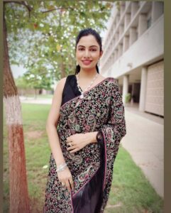 Avani Modi Instagram - Flaunting my Indian ambience in this stunning saree ❤️

Thank you @sainiproduction for curating this look 

Outfit: @pratha_by_boskysheth 
Jewellry: @shalibhadra_fashion_jewellery