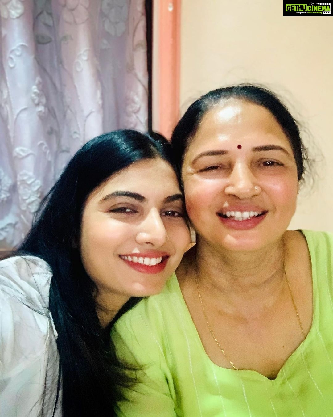 Avani Modi Instagram - This smile brightens up my day….everyday. Love you Maa ❤️ #happymothersday @alkamodicom