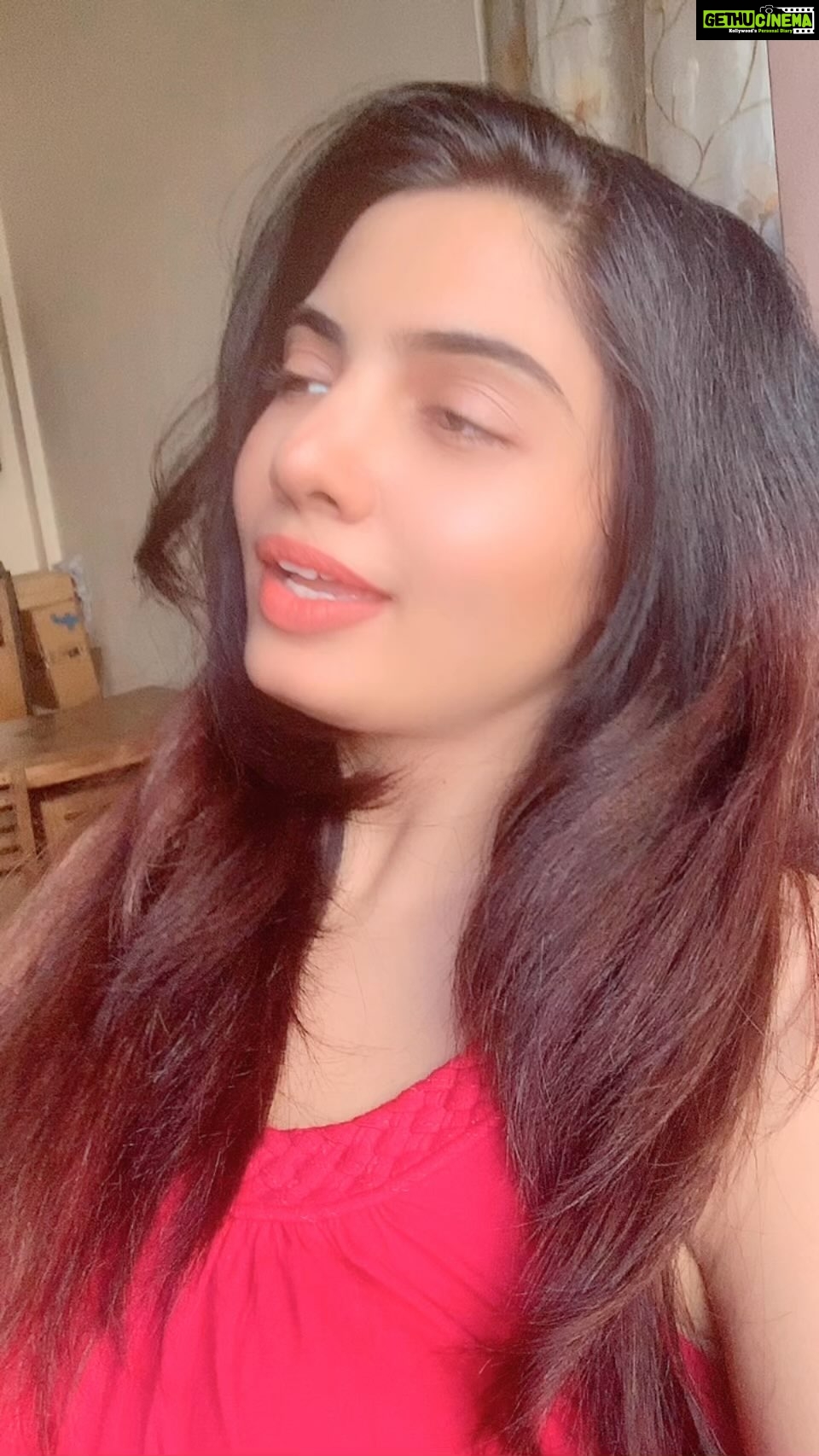 Avani Modi Instagram - This Valentine’s Day love yourself & celebrate your mental health with @jumpingminds.ai. Let’s remember that love and support can make a huge difference in someone’s mental health journey💜 #ChalBaatKarteHai #JumpingMindsAI #friendstherapy Mumbai - मुंबई