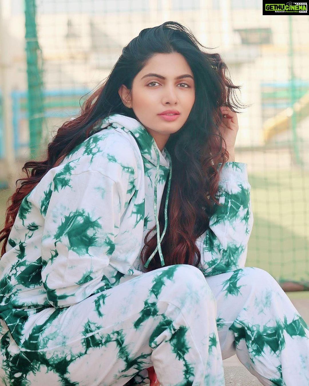 Avani Modi Instagram - Sunday mood: Kinda wanna go for run….kinda wanna stay in bed. Captured by: @mayank99683 MU&HAIR: @glam_bydisha Dress: @howwhenwearclothing #avanimodiofficial #photoshoot #look #love #life #live #instagram #instagood #style #fashion #beauty #actorslife #happiness #sunday Mumbai - मुंबई