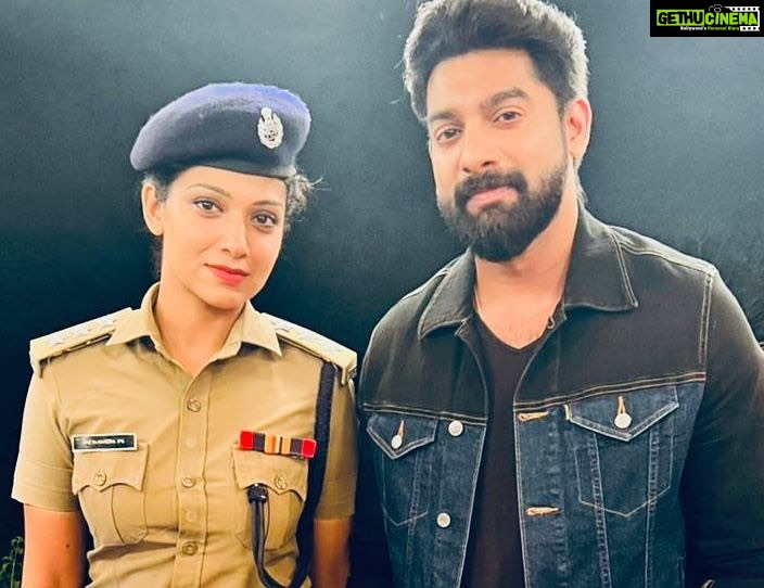 Avanthika Mohan Instagram - IPS Sreya Nandhini meets Rishi Adityan How was the Surprise? Did you guys like the episode? I loved it Koodeivide team rocks! Such a jovial happy set,lots of positivity 🌈 Thank you Asianet Producer Director and the whole team of Koodeivide. Thank you to this wonderful and my favourite Co actor @bipinjose_official Special thanks to @anshithaanji_official for this lovely picture. @nishaamathew You are a sweetheart #asianet #thoovalsparsham #koodevide #onset #actorslife #gratitude #🧿