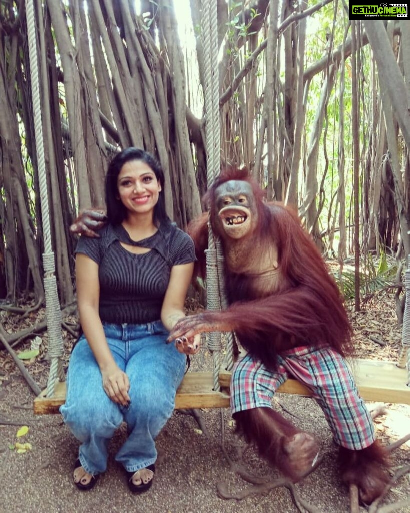 Avanthika Mohan Instagram - I've never met an animal I didn't like, and I can't say the same thing about people 😃 Btw I will always woof you 💛 Swipe to see more pictures of me with the hunk #orangutans #youaregorgeous #animallove #picoftheday #zoo #animallovers #photo #photogram #tbt Africa Alive Zoo