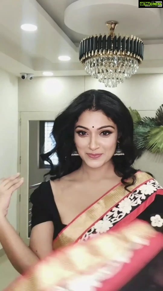 Avanthika Mohan Instagram - Heart is still smiling @avantika.mohan 🤗😍. Ashtamudi wellness contact number -: +91 91362 22444 . . . . #blacksaree #saree #sareedraping #serialactress #tvshow #malayalamserialactress #avantika #celebrity #makeup #celebritystyle #eyemakeup #celebritymakeupartist #hdmakeup #reel #reelsinstagram #trivandrum #baby #mom #smile Kerala