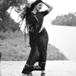 Avanthika Mohan Instagram - I can’t help but move my waist to this song! 🖤 Photographer @nairsaran MUA @brahma_hairandmakeup #photooftheday #instagram #blackandwhite