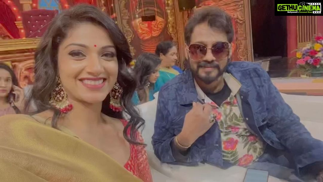 Avanthika Mohan Instagram - I thank Asianet for giving me this opportunity to be a part of this beautiful Show that’s Comedy stars season 3. The reason Sir said after so many years it’s because,many years back I got a call from him for his Malayalam movie but my huge bad luck it dint work out,due to my date issues and after that,meeting him now.Such a nostalgic feeling!! He is still the same,very down to earth and jovial. @actorbala Thank you for being so humble to all of us. Stylist @nithinju MUA @aneeshcbabumakeupartist & @_sumathefacechanger_ Thank you chechi ❤️ Costume @namah_by_nikhilandrews Jewellery @kaya_online_ #asianet #comedystarsseason3 #instagram
