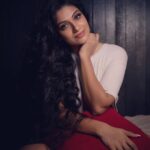 Avanthika Mohan Instagram - Looks aren’t everything but I’ve got ‘em,Just in case 😉 Photographer @nairsaran Thank you soo much sweets MUA @brahma_hairandmakeup Location @satheesh_tourism Lake villa resort,Poovar @kiran__________r Thanks for the help #picoftheday #photography #photooftheday #sassy #camera #photoshoot #photographer #model #ınstagood #instagram #selflove #photographylovers