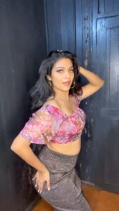 Avanthika Mohan Instagram - This is my version of “Whenever”😁

I love you @shakira ❤️❤️❤️ 

Costume @revathyjayanbabu 
Makeup @brahma_hairandmakeup 
Video courtesy Nithin 

Love you guys😘

#shakirawheneverwherever #instagramreels #reels #reelsvideo #challengeaccepted #shakira #explore #trending #dance #lovedance #dancers #tiktok #moj #dancingwithmyself
